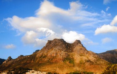 Chapman 'ın Atlantik kıyısındaki tepesi Hout Bay ile Cape Peninsula' daki Noordhoek arasındaki dünya üzerindeki en muhteşem deniz yolculuklarından biridir..