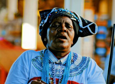 CAPE TOWN, Güney Afrika - 25 Mayıs - Kimliği belirsiz genç erkekler Soweto sokak dansının sunumu sırasında, Güney Afrika tarzı, Cape Town, Güney Afrika.