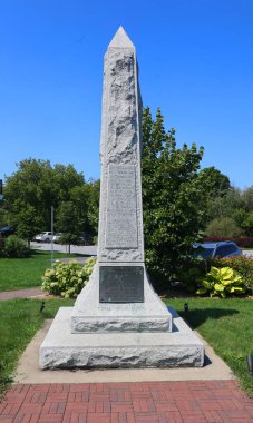 BEDFORD QUEBEC CANADA 08: 24 2024: Anma töreni ilk olarak Birinci Dünya Savaşı ve İkinci Dünya Savaşı sonrası yerel gazilere adanmıştır.