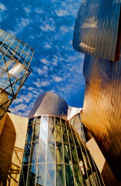 LOS ANGELES CALIFORNIA 05 12 2003: Walt Disney Concert Hall, Los Angeles. Frank Gehry tarafından tasarlandı. Los Angeles Müzik Merkezi 'nin dört salonundan biri ve Filarmoni Orkestrası' nın evi.
