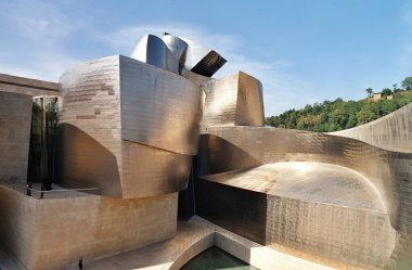 LOS ANGELES CALIFORNIA 05 12 2003: Walt Disney Concert Hall, Los Angeles. Frank Gehry tarafından tasarlandı. Los Angeles Müzik Merkezi 'nin dört salonundan biri ve Filarmoni Orkestrası' nın evi.