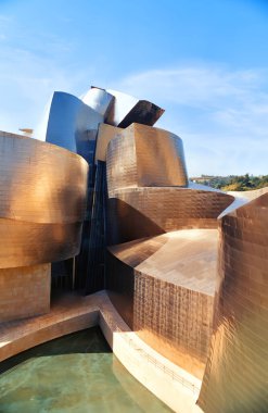 LOS ANGELES CALIFORNIA 05 12 2003: Walt Disney Concert Hall, Los Angeles. Frank Gehry tarafından tasarlandı. Los Angeles Müzik Merkezi 'nin dört salonundan biri ve Filarmoni Orkestrası' nın evi.