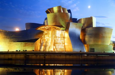 LOS ANGELES CALIFORNIA 05 12 2003: Walt Disney Concert Hall, Los Angeles. Frank Gehry tarafından tasarlandı. Los Angeles Müzik Merkezi 'nin dört salonundan biri ve Filarmoni Orkestrası' nın evi.
