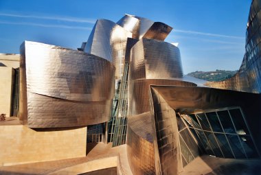 LOS ANGELES CALIFORNIA 05 12 2003: Walt Disney Concert Hall, Los Angeles. Frank Gehry tarafından tasarlandı. Los Angeles Müzik Merkezi 'nin dört salonundan biri ve Filarmoni Orkestrası' nın evi.