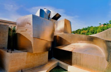 LOS ANGELES CALIFORNIA 05 12 2003: Walt Disney Concert Hall, Los Angeles. Frank Gehry tarafından tasarlandı. Los Angeles Müzik Merkezi 'nin dört salonundan biri ve Filarmoni Orkestrası' nın evi.
