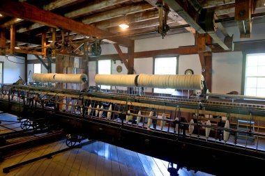 ULVERTON QUEBEC CANADA 08 29 2024: Ulverton Wool Mill, Doğu Bölgesi 'nin merkezinde yer alan bir sanayi müzesidir.