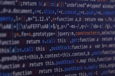 Programcı tarafından yazılım geliştirme. Soyut bilgisayar kodları. Yazılım geliştiricisinin kod ekranı programlanıyor