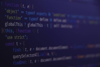 Yazılım geliştiricisinin kod soyut ekranı programlanıyor. Bilgisayar metni. (DAKİKA GALİSTİMİYORUM)