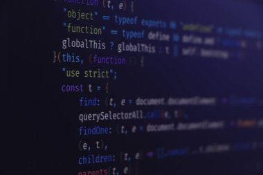 Dizüstü bilgisayar ekranında Javascript programlanıyor. Sitenin program kodu PHP HTML CSS. Dizüstü bilgisayarda bilgisayar kodu (web geliştirme). Web sitesi şablonu, seçici odak