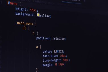 Bilgisayar ekranında PHP programlama dili. Teknoloji konseptini izle. Program kodunun arka planı. Web boşaltımı kavramı