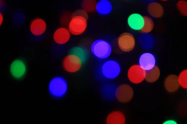 青と銀の輝く輝き電球の抽象的なぼやけ背景 クリスマスの壁紙の装飾のコンセプトのぼかし クリスマスの休日の祭りの背景 輝き円が点灯お祝い表示 — ストック写真