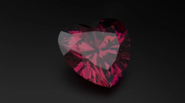 Heart Diamond siyah arka planda izole edilmiş. Büyük kristal berrak, parlak, kesilmiş elmaslar.