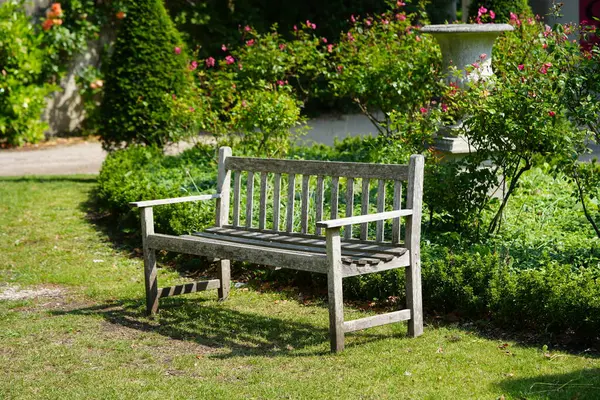 Parkta güzel tezgah