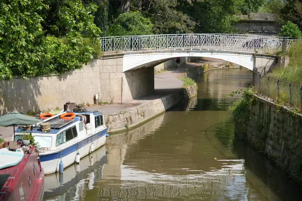 Bath şehrindeki nehir kanalı, eski şehir.