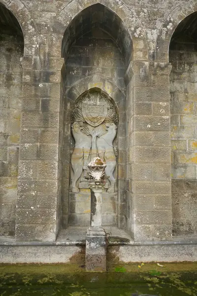 Kalede bir taş çeşme