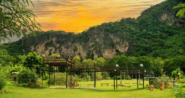 Klippiga Berg Med Grön Skog Vid Phuphaman Khon Kaen Provins — Stockfoto