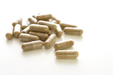 Bitki kapsülü, Beslenme İlacı, Vitamin İlacı, Beyaz arka planda Bitkisel İlaç.