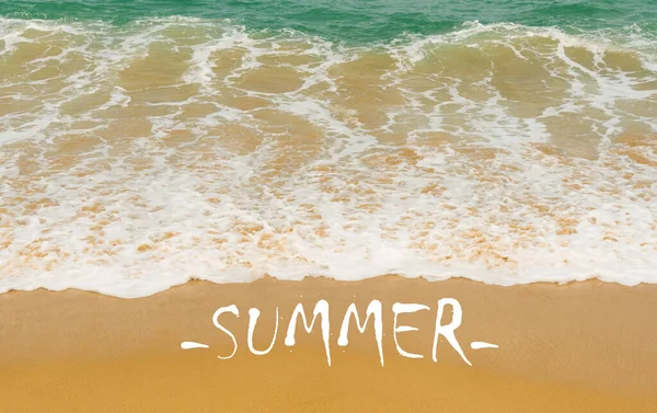 熱帯のビーチと夏の日と砂 空とビーチの背景 — ストック写真