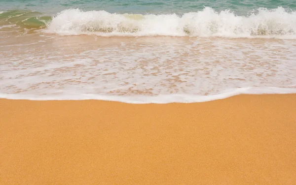 Μαλακό Όμορφο Κύμα Ωκεανού Μια Αμμώδη Παραλία Ιστορικό Καλοκαίρι Άμμο — Φωτογραφία Αρχείου
