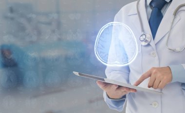 Tıbbi teknoloji ve tıbbi araştırma konsepti. Doktor beyin araştırması için dijital tablet kullanıyor..