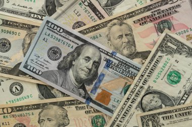 100 dolarlık banknot ve para geçmişi. Üst Manzara. finansal ve bankacılık kavramı.