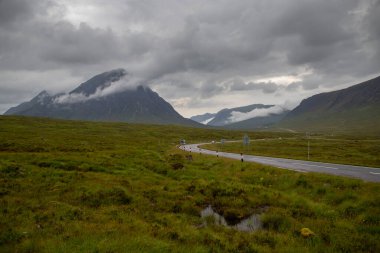İskoçya 'daki Glencoe' ya giden A82 yolu.