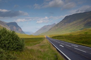 İskoçya 'daki Glencoe' ya giden A82 yolu.