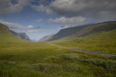 İskoçya 'daki Glencoe' ya giden A82 yolu.