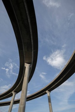 Çifte viyadük ve mavi gökyüzü. Teis, Vigo 'daki AP9 otoyolunun viyadük görüntüleri. pontevedra