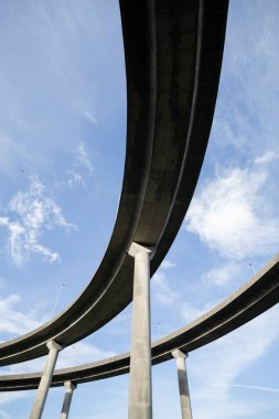 Çifte viyadük ve mavi gökyüzü. Teis, Vigo 'daki AP9 otoyolunun viyadük görüntüleri. pontevedra