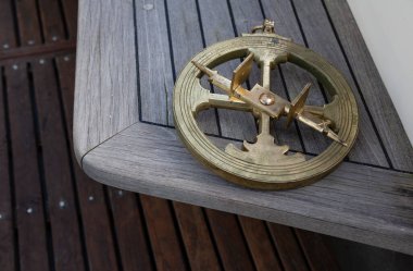 15. yüzyıl Portekiz usturlabının bronz kopyası. Denizcilik navigasyon cihazı. Astronomik araç