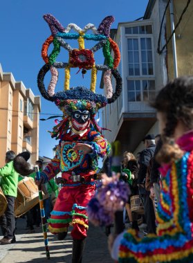 Folions geçidinde Boteiro, Viana do Bolo karnavalında Domingo Gordo Fulions. Galiçya Karnavalı Maskesi
