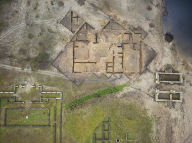 Conchas rezervuarındaki bandın Roma hamamlarının havadan görünüşü