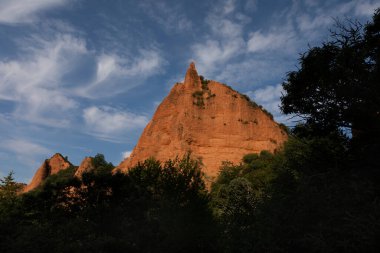 Las Medulas, El Bierzo, Kastilya ve Leon 'daki antik bir Roma madeninin doğal bir anıtı.