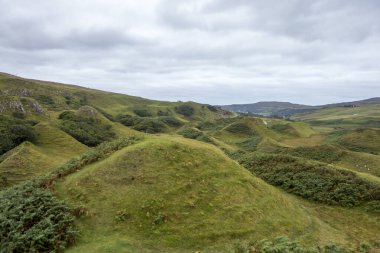 Kuzeyin kuzeyindeki güzel tepeler kuzeydeki en güzel manzaranın olduğu yer - Batı Kafkasya.