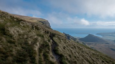 Madeira adasının kuzeyindeki sahil manzarası