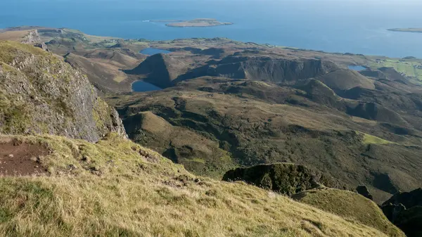 Portekiz, Madeira adasının dağlarının manzarası.