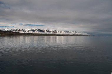 İzlanda, İzlanda, Göl ve dağların manzarası