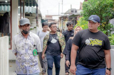 5 Kasım 2022-Yogyakarta, Endonezya Tur Rehberi, Taman Sari Su Kalesinde Turiste Tarih dersi veriyor
