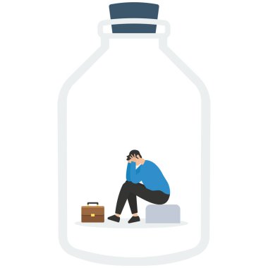 Sıkıcı bir ofis çalışanı, yorgun ya da yorgun bir çalışan, öğleden sonra çöküşü ya da iş konseptinde yorgun ve bitkin, uykulu bir işadamı, çalışma masasında düşük enerjili oturmaktan sıkılmış..