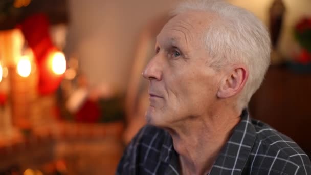 Close Sad Senior Caucasian Man Thinking Sitting Alone Christmas Home — Stock Video
