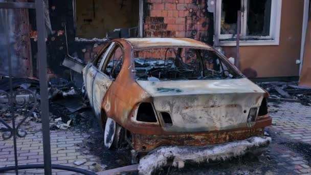 Bahçede Hiç Insan Olmadan Yanmış Bir Araba Kiev Ukrayna Yıkılmış — Stok video