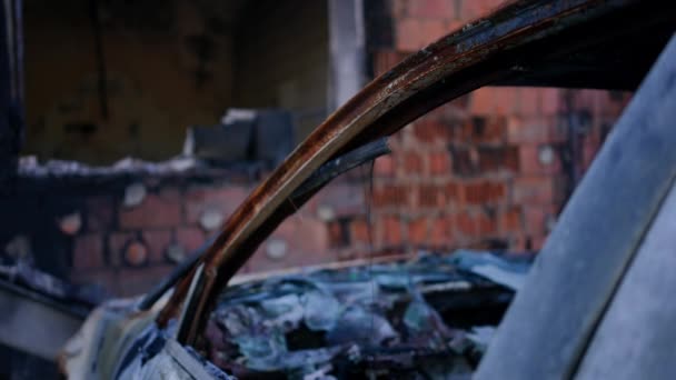Close Παράθυρο Πλευρά Του Αυτοκινήτου Χωρίς Γυαλί Βομβαρδισμένο Έκαψαν Όχημα — Αρχείο Βίντεο