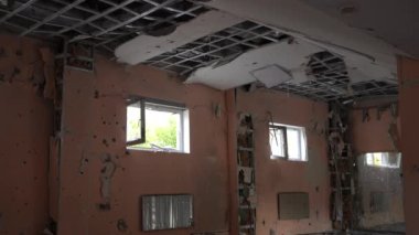 Kyiv Ukrayna 'daki sivil mülkün iç kısımları yok edildi. İçerde bombardımana uğrayan bombardıman.