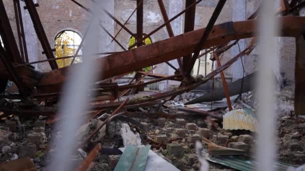 Destruyó Infraestructura Civil Patio Del Edificio Residencial Con Valla Metal — Vídeos de Stock