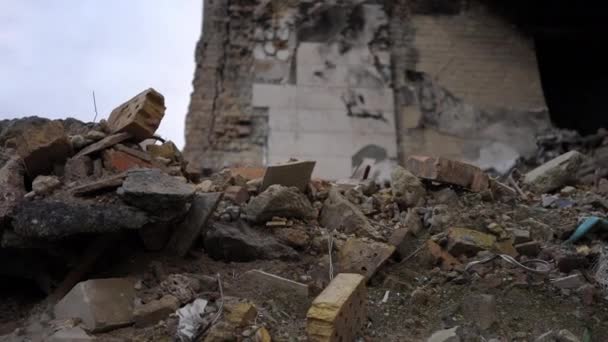 Ladrillos Ruinas Hormigón Tierra Bombardeo Aéreo Lugar Kiev Ucrania Destruido — Vídeos de Stock
