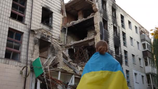 Back View Young Woman Ukrainian Flag Shoulders Walking Slow Motion — Stock Video
