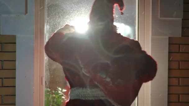 Back View Santa Claus Knocking Glass Door Standing Light Snowy — Stock Video