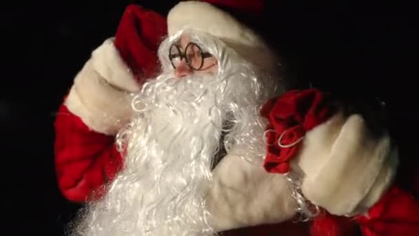 Ritratto Uomo Allegro Con Gli Occhiali Costume Babbo Natale Che — Video Stock