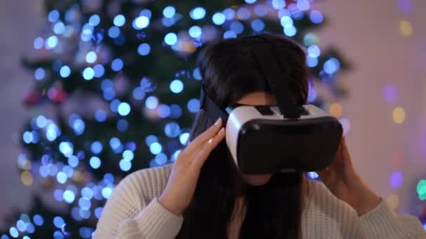 Absorbované Asijské Ženy Headset Hraní Online Pozadí Vánoční Světlo Silvestra — Stock video